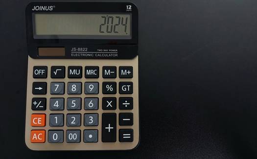 Canadian shopper using a calculator or phone to estimate Air Miles value for travel or cash rewards