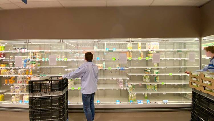 Canadian family comparing grocery savings at checkout in a modern supermarket