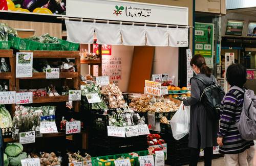 Canadian shopper searching for organic coupons in a grocery store aisle