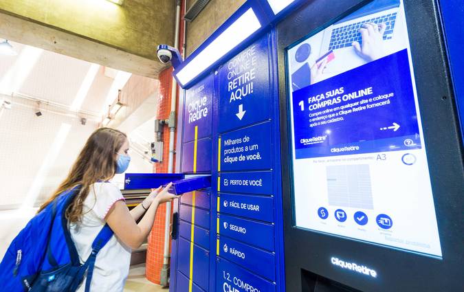 Canadian shopper using Metro app to scan digital coupons at grocery checkout