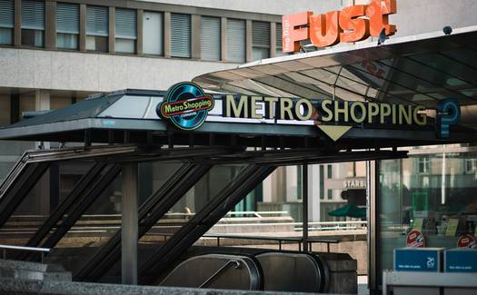 Mockup of Metro app showing digital coupon being clipped for a grocery item