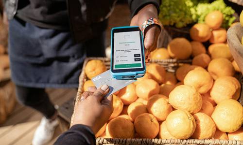 Metro et Moi loyalty app displayed on smartphone at grocery checkout