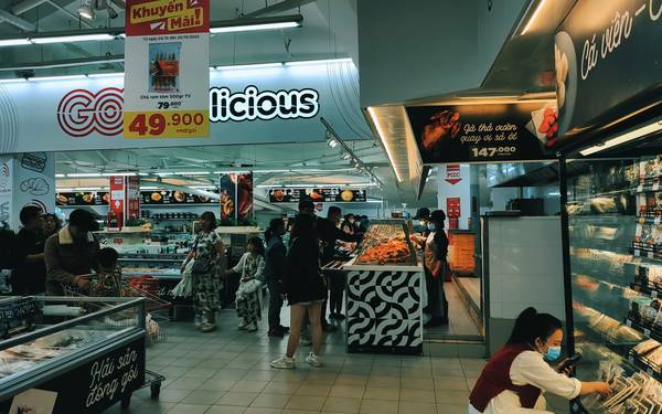 Canadian family shopping in Metro supermarket, using loyalty card at checkout