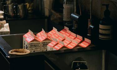Metro MOI loyalty card and coupons on a kitchen counter