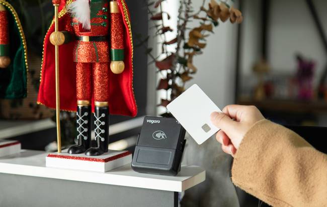 Canadian shopper scanning PC Optimum card at Loblaws checkout, maximizing points and using coupons