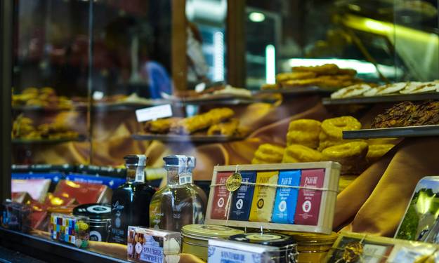 Canadian shopper using a loyalty card at a grocery store checkout to earn PC Optimum points