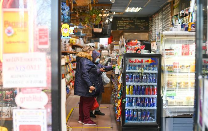 Canadian family using PC Optimum app and card at grocery store checkout