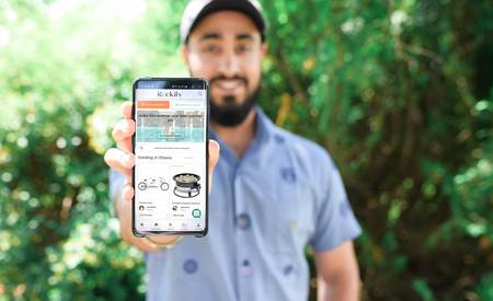 Reebee app demo showing flyers and shopping list for Canada