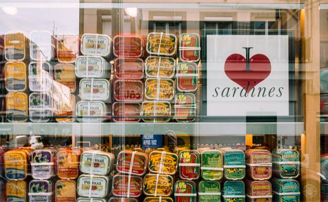 Canadian shopper using Save.ca app to scan and redeem a grocery coupon in-store